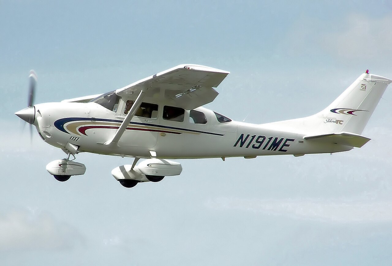 Cessna T207A aircraft photograph