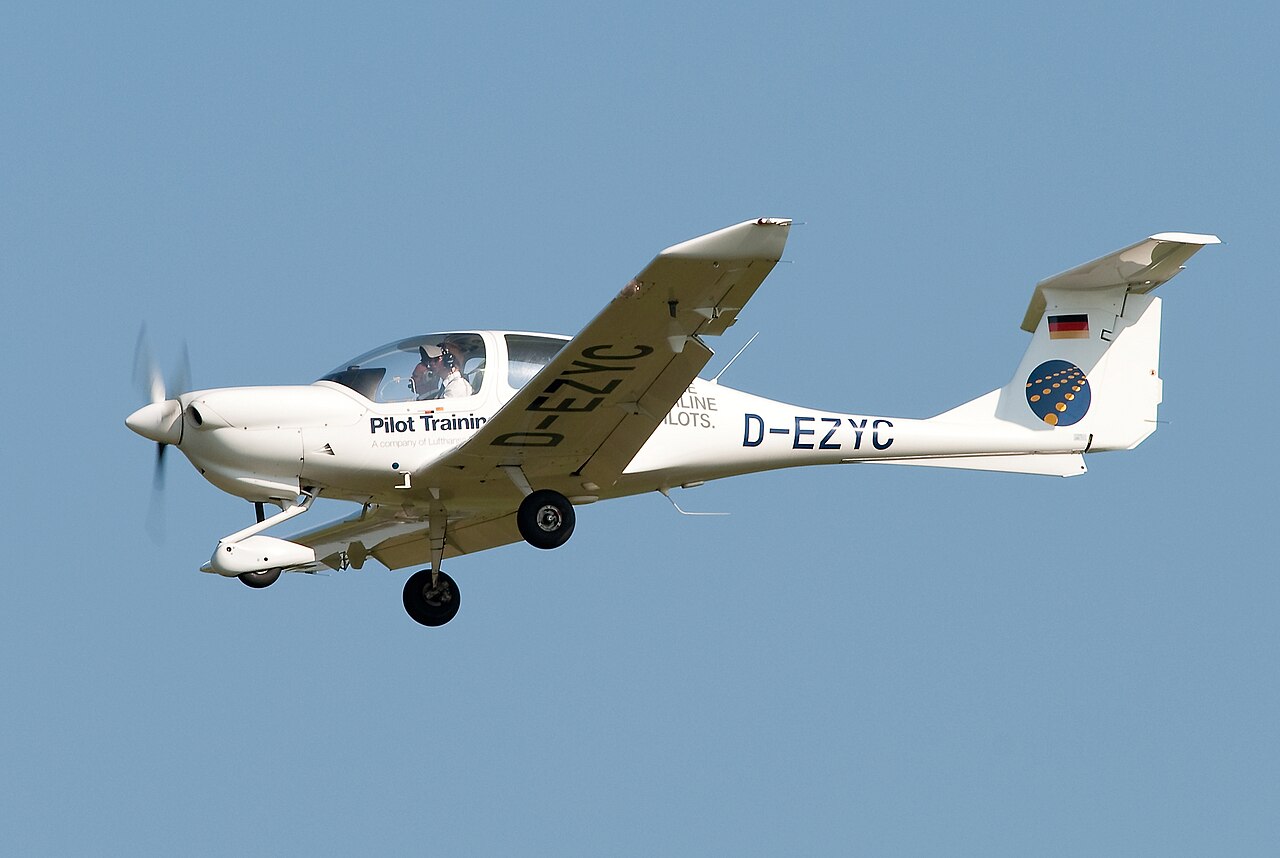 Diamond DA40 aircraft photograph