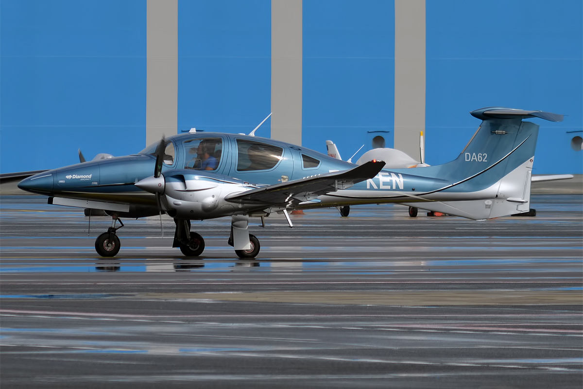 Diamond DA62 aircraft photograph