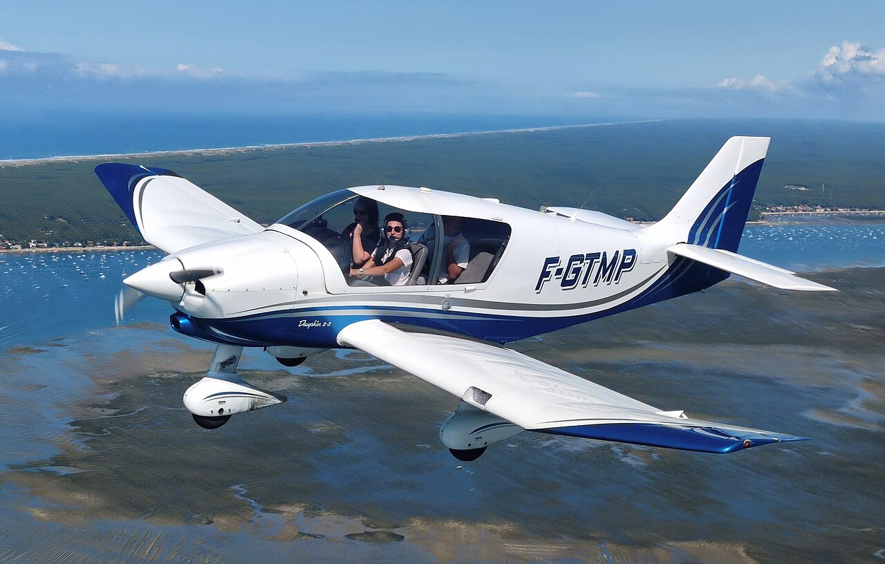 Robin DR400 aircraft photograph