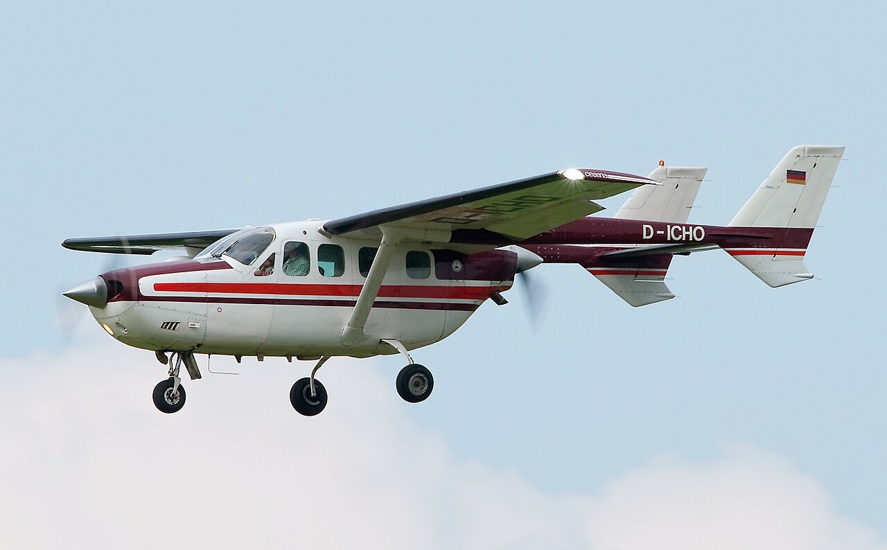 Cessna Skymaster aircraft photograph