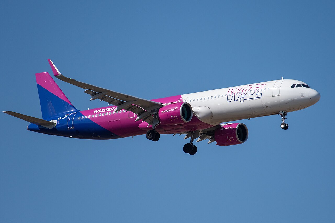 Airbus A321neo aircraft photograph