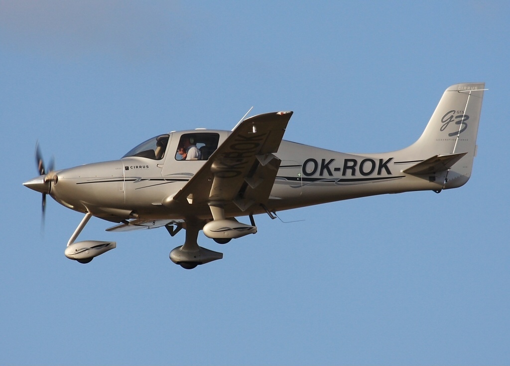 Cirrus SR22  aircraft photograph