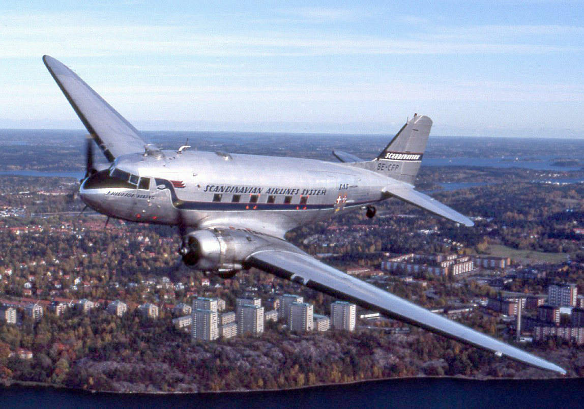 Douglas DC-3 aircraft photograph
