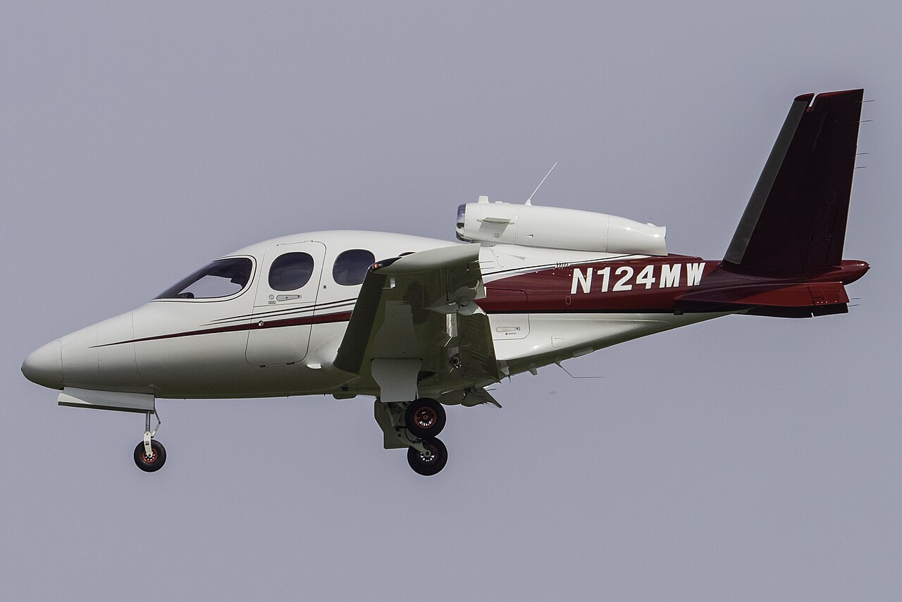 Cirrus Vision SF50 aircraft photograph