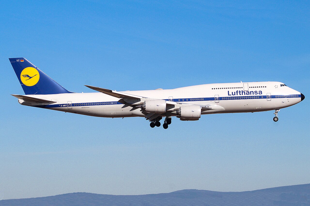 Boeing 747-8 aircraft photograph