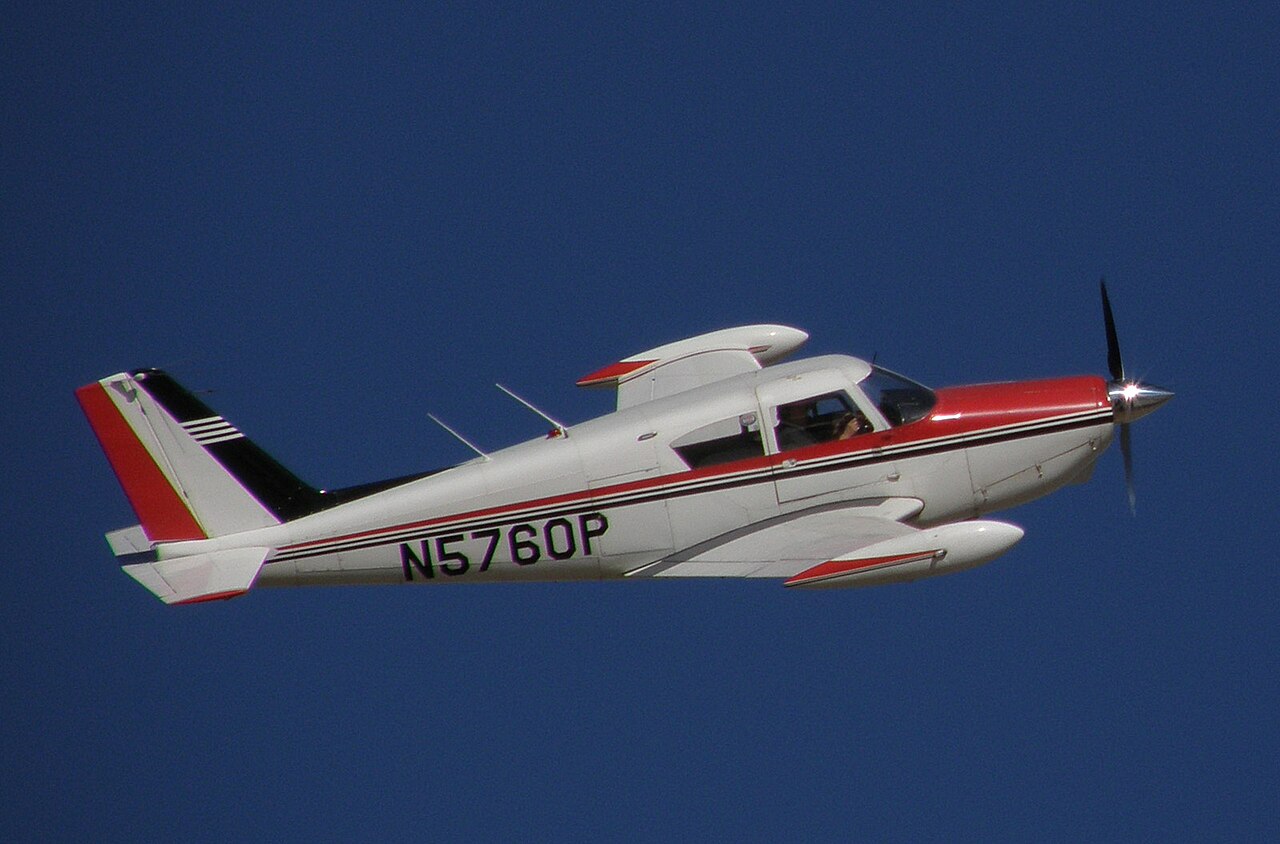 Piper PA-24 Comanche aircraft photograph